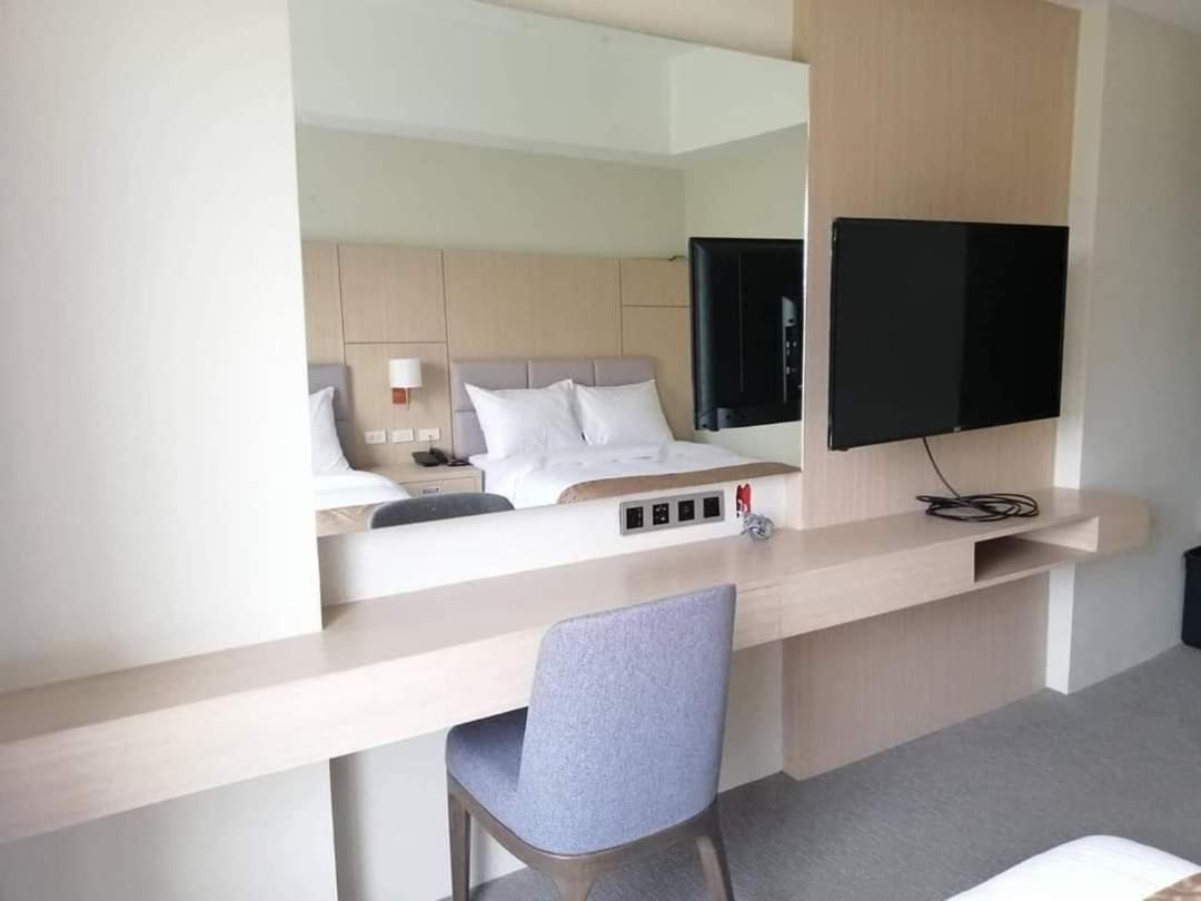 Sotogrande Neopolitan Hotel Quezon City Bagian luar foto